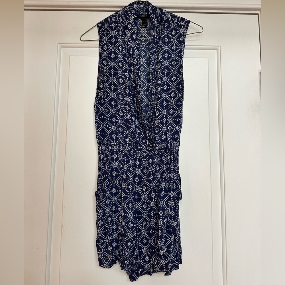 Women’s Forever 21 Navy and White Romper size small